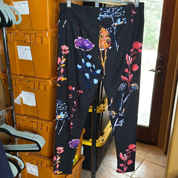 NEW Lularoe TC Tall & Curvy Black Purple Pink Floral Leggings Size 12-18 - Picture 5 of 5